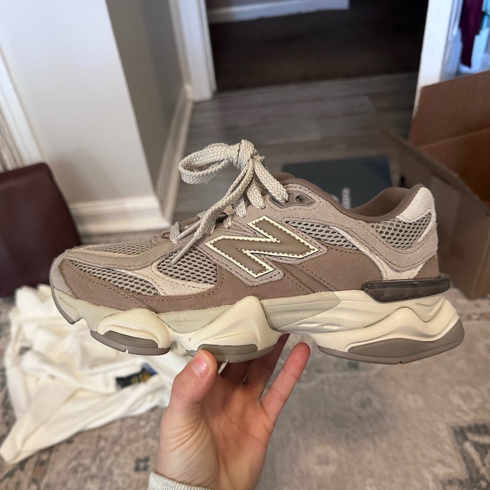 New Balance 9060 Mushroom Arid Stone (women’s 5.5) - Picture 3 of 4